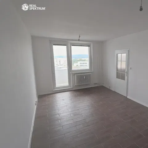 Living room; tile floor, view, natural light