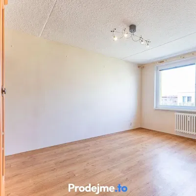 Soggiorno; pavimento in legno, luce naturale, vista