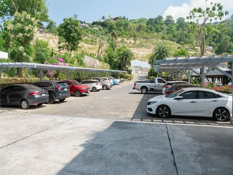 Dům a okolí; výhled