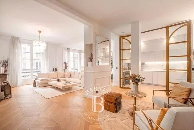 Soggiorno; luce naturale, stile moderno, pavimento in legno