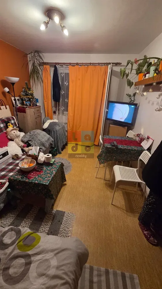 Oturma odası; doğal ışık, modern stil
