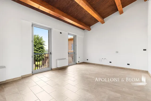 Dnevni boravak; pogled, drvene grede, pločice, prirodna svjetlost