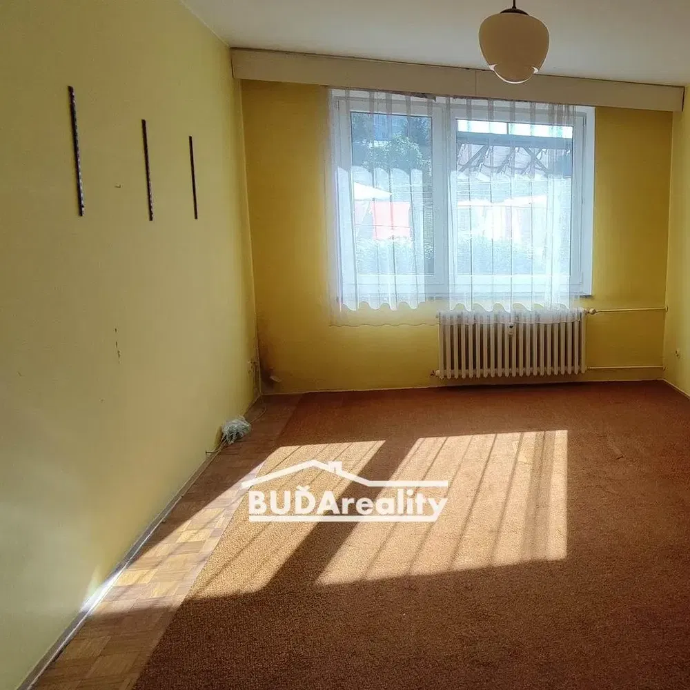 Slaapkamer; natuurlijk licht, renovatie nodig