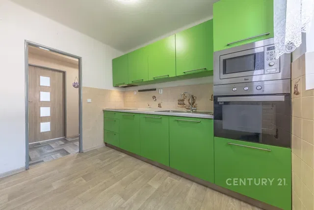 Kuhinja; kućanski aparati, renoviran, prirodna svjetlost, moderan stil