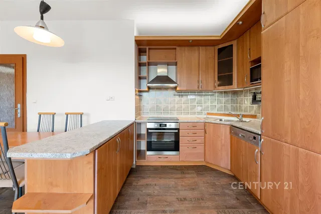 Kitchen; kitchen appliances, renovated, natural light, modern style