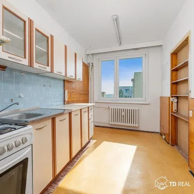 Keuken; uitzicht, tegelvloer