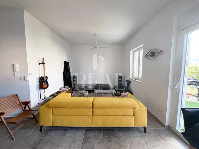 Living room; view, natural light