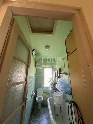 Kupaonica; pločice, potrebna renovacija