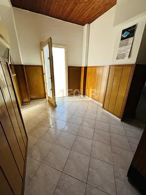 أخرى; أرضية من البلاط, عوارض خشبية