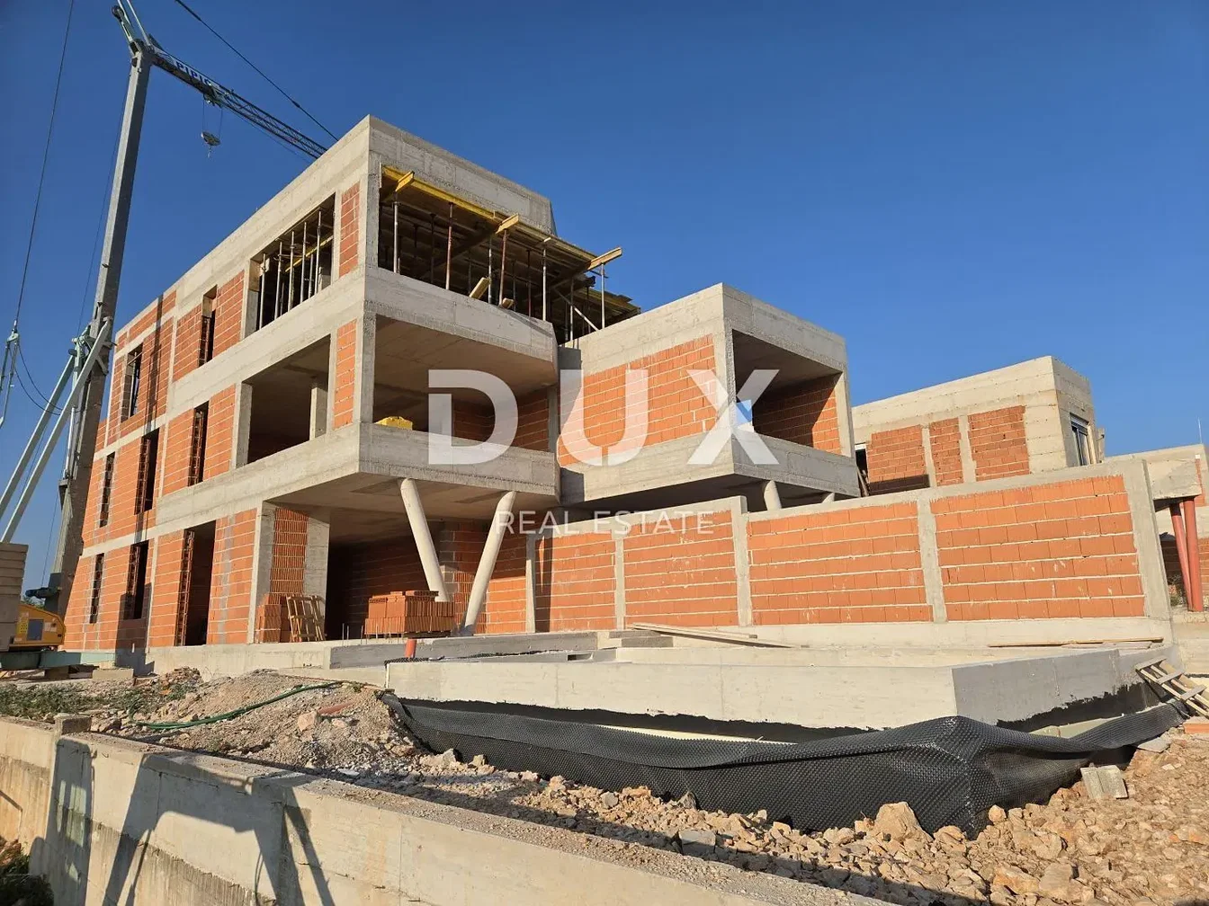 المنزل والمناطق المحيطة; يحتاج إلى تجديد