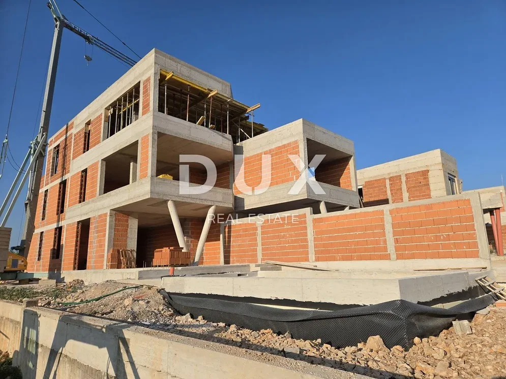 المنزل والمناطق المحيطة; يحتاج إلى تجديد