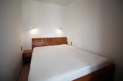 Schlafzimmer; holzboden, tageslicht