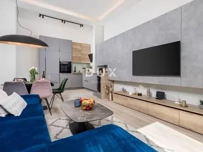 Obývací pokoj; výhled, kuchyňské spotřebiče, přirozené světlo, moderní styl
