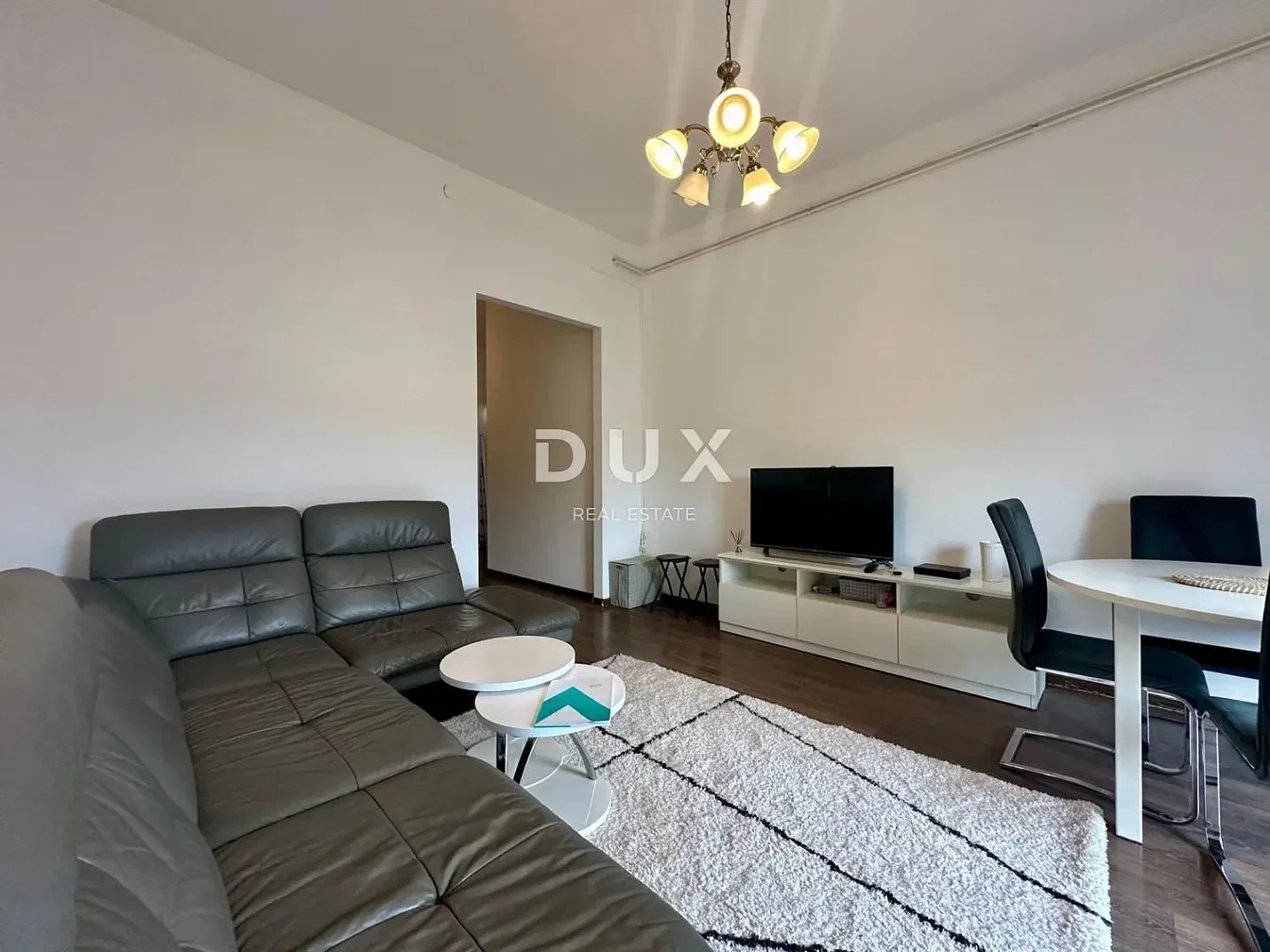 غرفة معيشة; أسلوب عصري, ضوء طبيعي