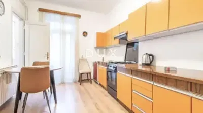 Cuisine; électroménager, lumière naturelle, style moderne