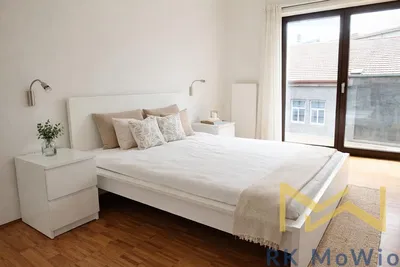 Schlafzimmer; holzboden, tageslicht, moderner stil