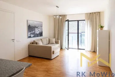 Wohnzimmer; tageslicht, holzboden, moderner stil