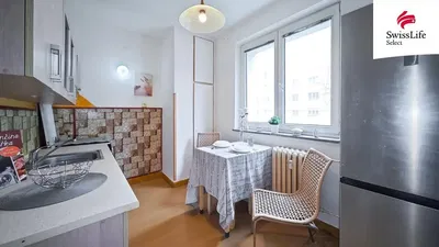 Cozinha; eletrodomésticos, luz natural