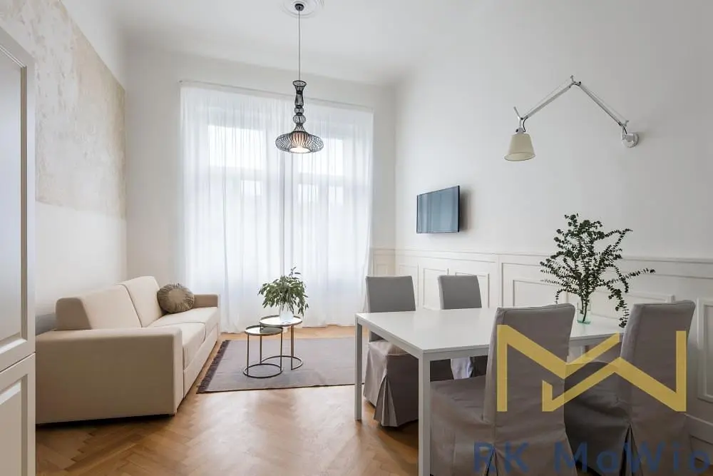 Wohnzimmer; tageslicht, holzboden, moderner stil