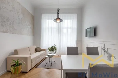 Wohnzimmer; tageslicht, moderner stil, holzboden