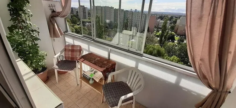 Balkon; blick, fliesenboden, tageslicht
