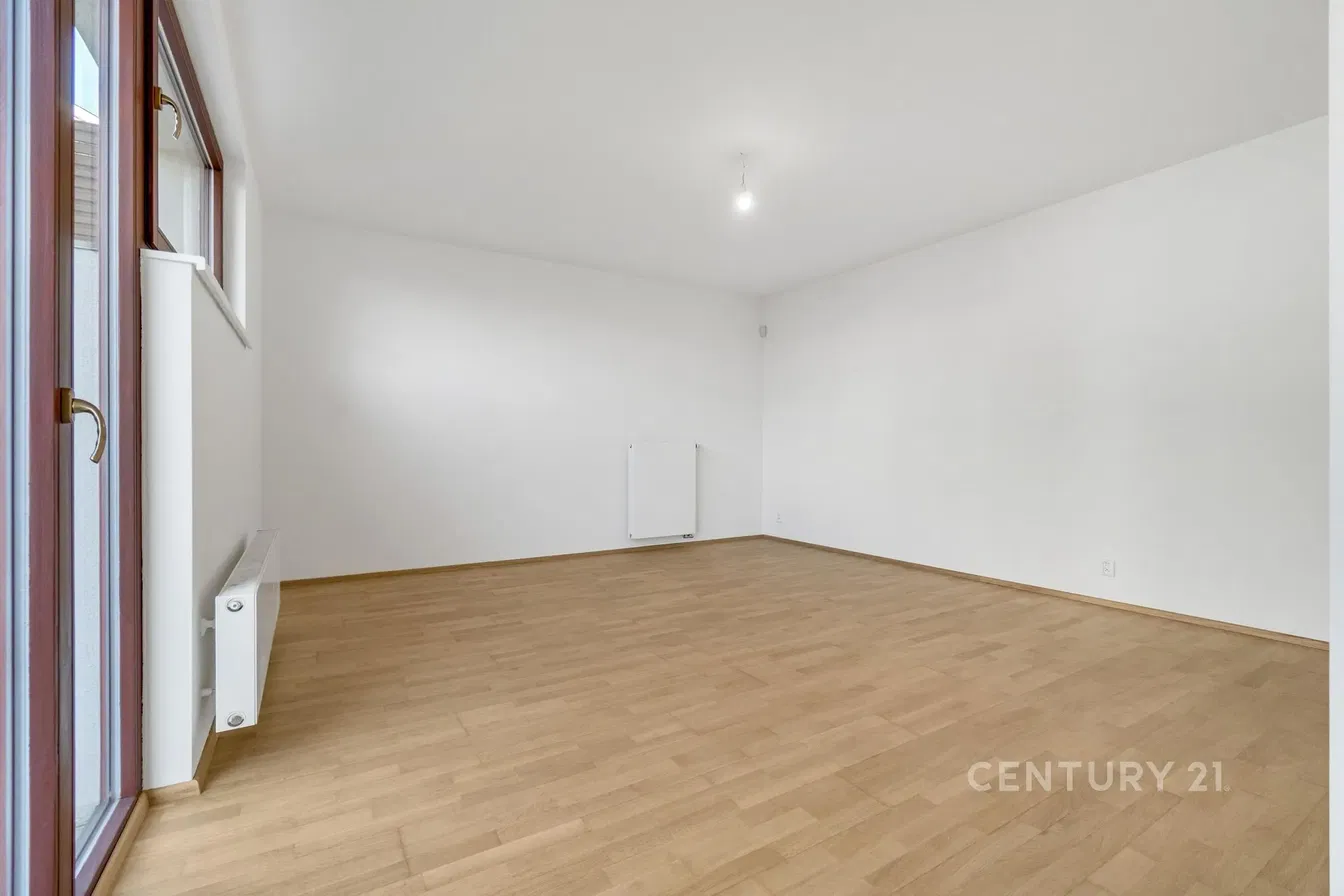 Autre; parquet, lumière naturelle, rénové