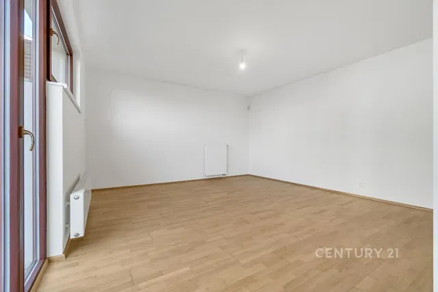 Autre; parquet, lumière naturelle, rénové