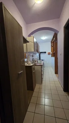 Kuhinja; pločice, kućanski aparati