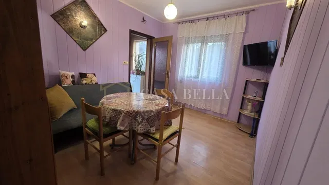 Living room; rustic style