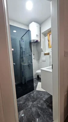 Koupelna; dlažba, ohřívač vody, přirozené světlo, po rekonstrukci