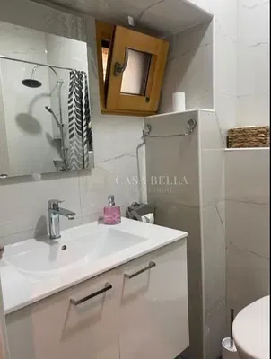 Koupelna; dlažba, přirozené světlo, po rekonstrukci