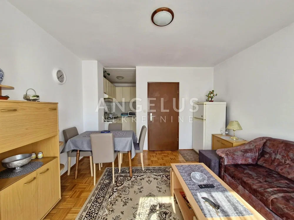 Obývací pokoj; přirozené světlo, moderní styl