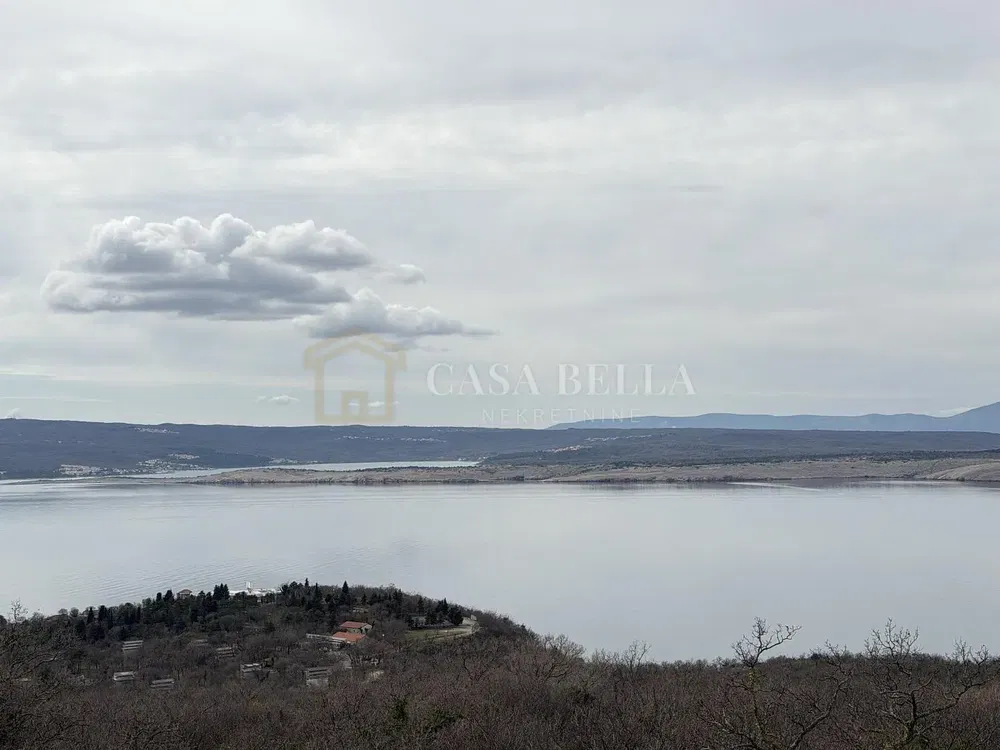 Dům a okolí; výhled