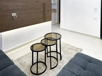 Obývací pokoj; moderní styl, přirozené světlo