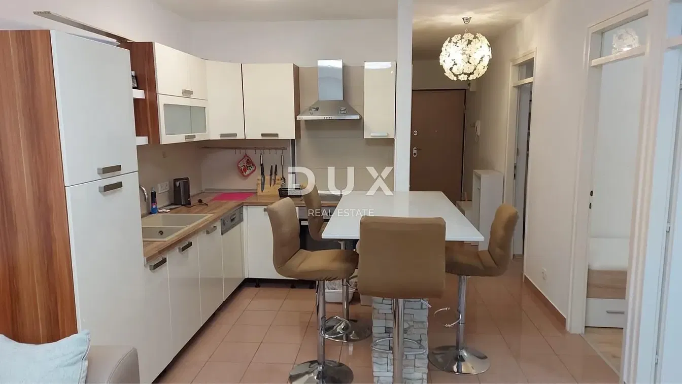 Küche; küchengeräte, fliesenboden, renoviert, tageslicht