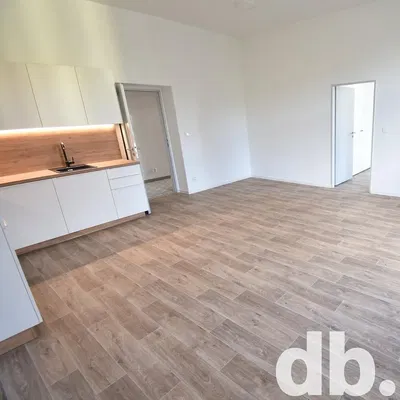 Küche; fliesenboden, renoviert, tageslicht