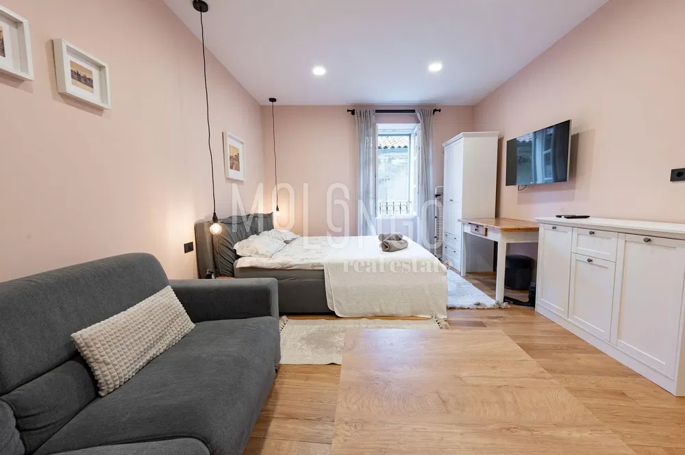 Schlafzimmer; moderner stil, holzboden, tageslicht