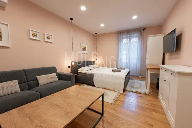 Schlafzimmer; holzboden, tageslicht, moderner stil