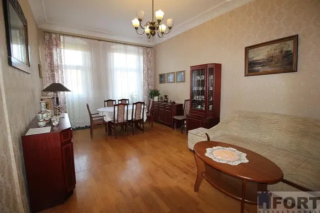 Wohnzimmer; holzboden, rustikaler stil, tageslicht