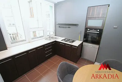 Кухиња; кухињски апарати, плочице, природно светло