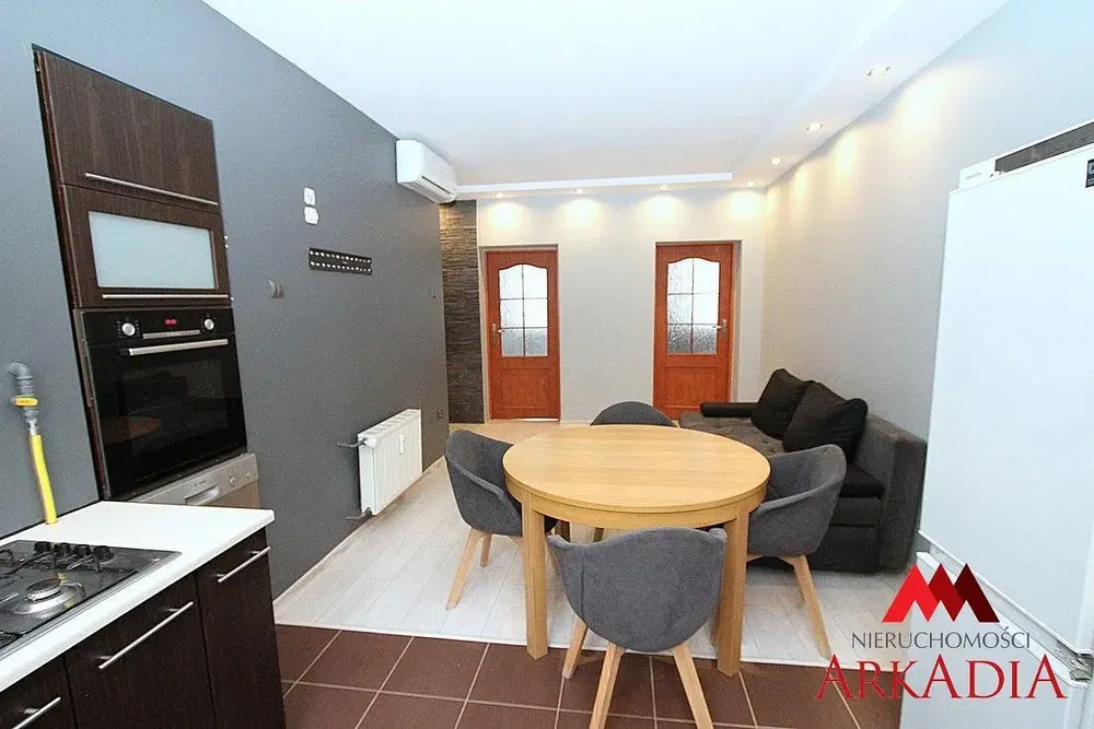 Дневна соба; кухињски апарати, природно светло