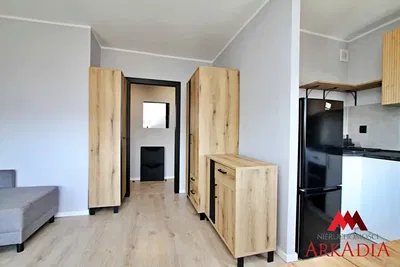 Kuhinja; drveni pod, moderan stil