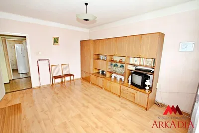 Дневна соба; дрвени под, природно светло