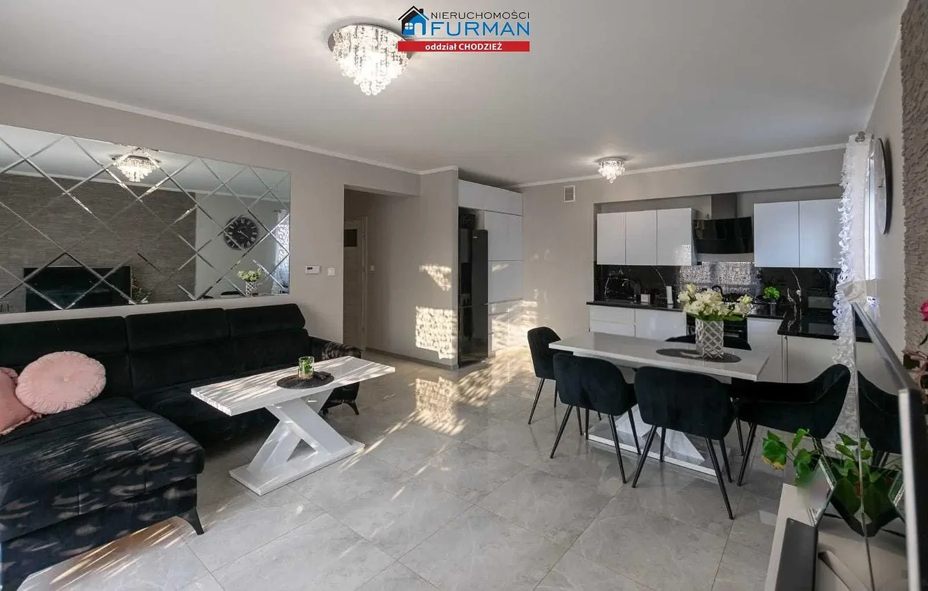 Salon; carrelage, style moderne, lumière naturelle