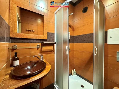 Banyo; tadilatlı, doğal ışık, fayans zemin