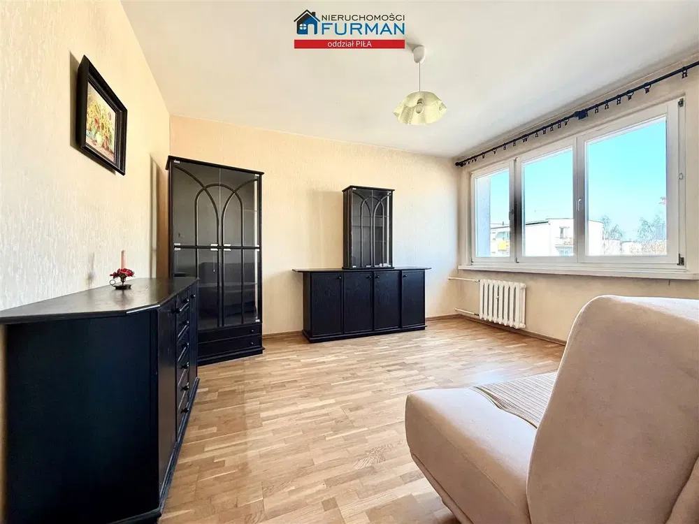 Wohnzimmer; holzboden, tageslicht, moderner stil