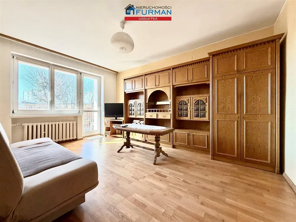 Wohnzimmer; holzboden, tageslicht