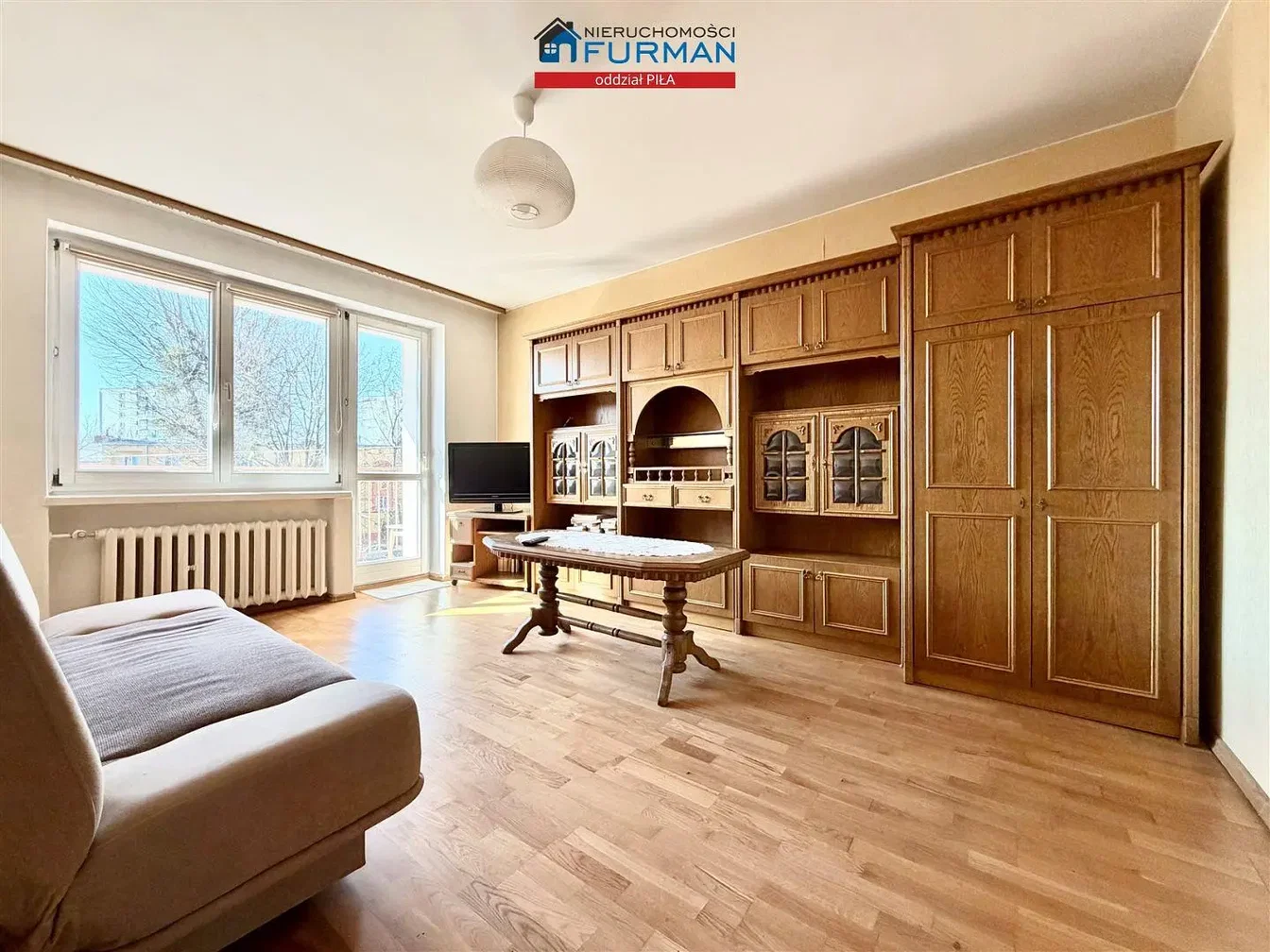 Wohnzimmer; holzboden, tageslicht