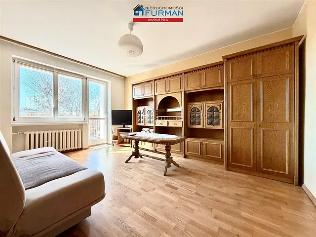 Wohnzimmer; holzboden, tageslicht