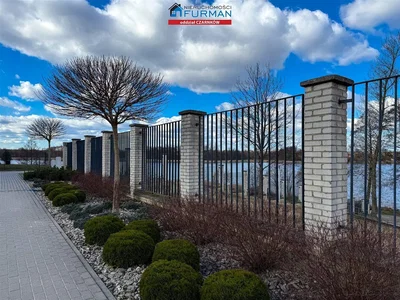 Kuća i okolina; pogled